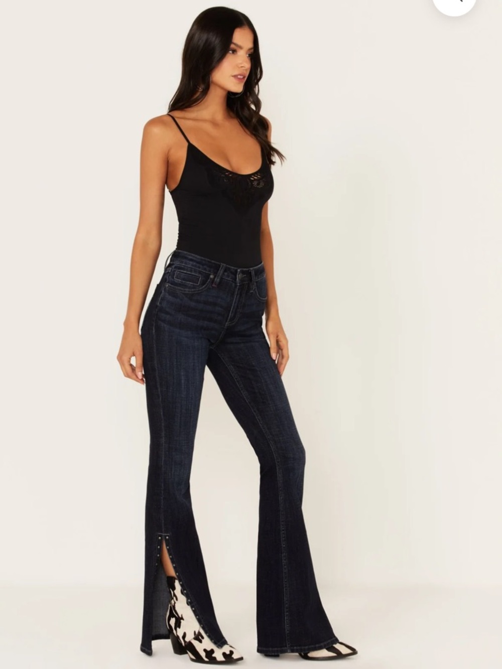 💙 Idyllwind ELLISTON DARK WASH MID RISE STUDDED SLIT BOOTCUT JEANS -SIZE 8 X 32L